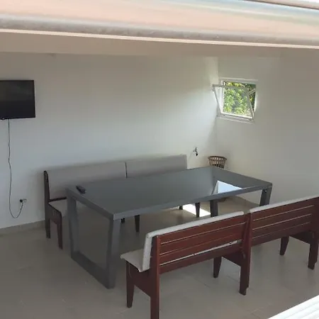 Jednosoban I Trosoban Apartamento Sukošan