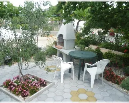 Compact Family Apartments 1-4 *