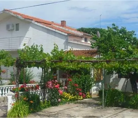 Compact Family 1-4 * Sukošan