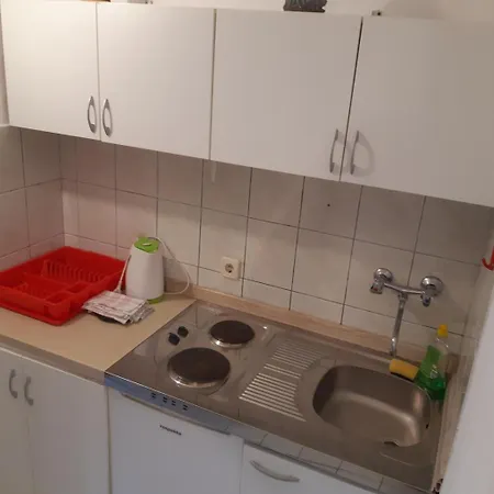 Compact Family Apartments 1-4 *