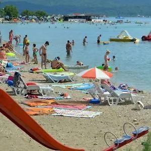 Jednosoban I Trosoban アパート